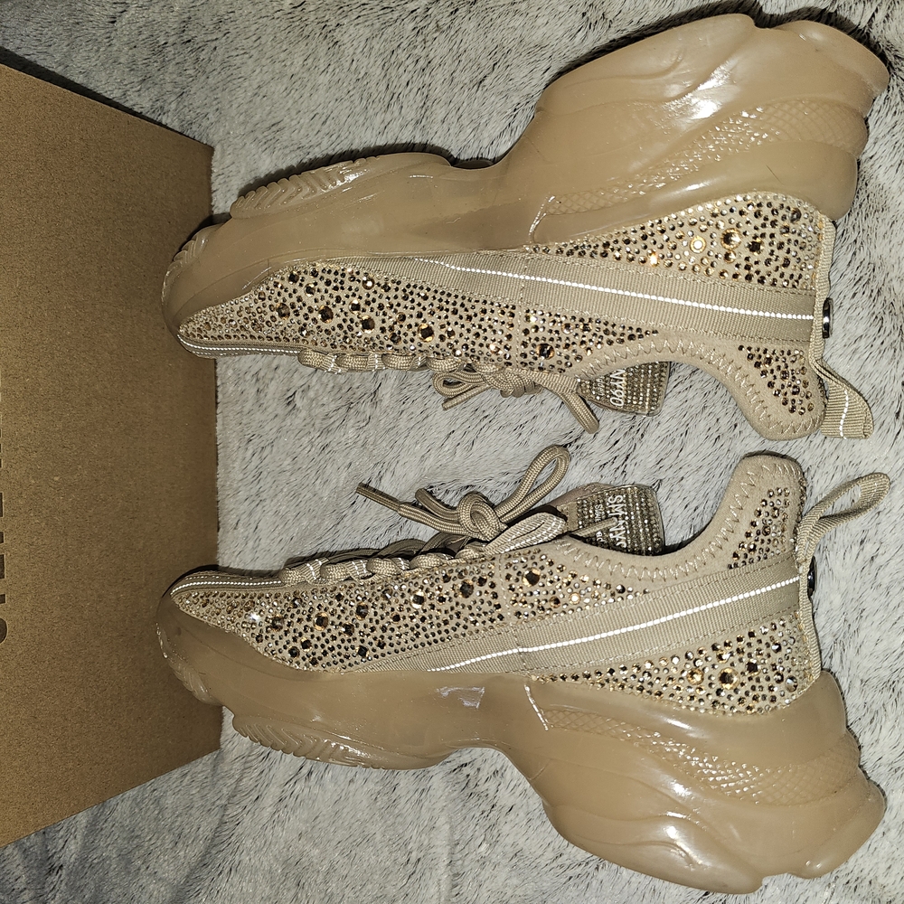 Stylish Tan Sneakers